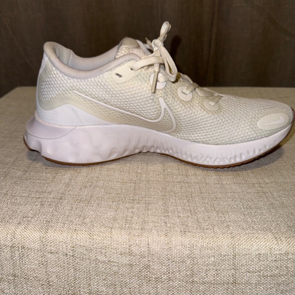 Nike | Renew Run White Gum Men's Sneakers | Size 8 - Picture 4 of 10